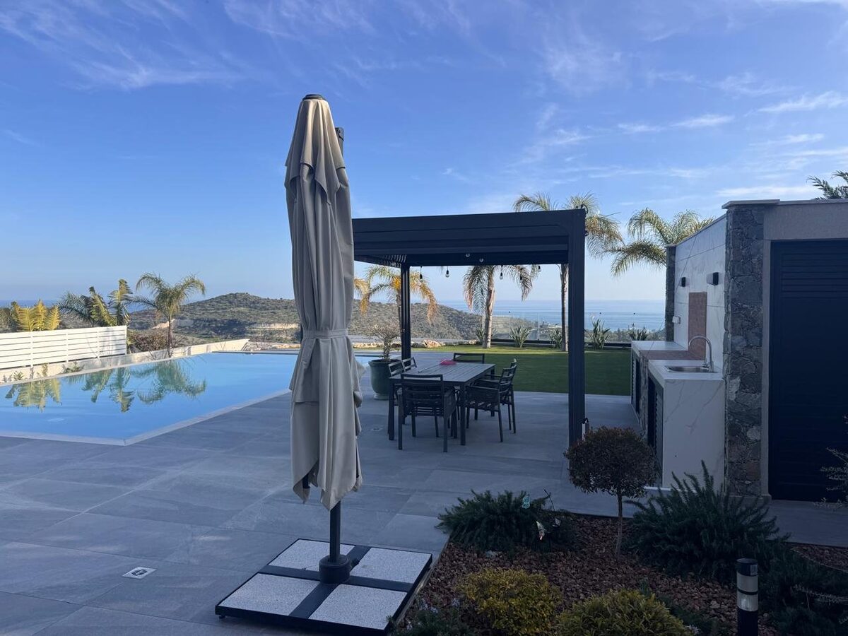 Villa with 4 bedrooms in pyrgos, Cyprus [ID: 0602-243438]