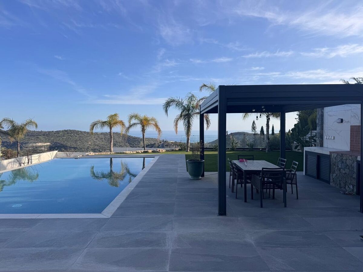 Villa with 4 bedrooms in pyrgos, Cyprus [ID: 0602-243438]
