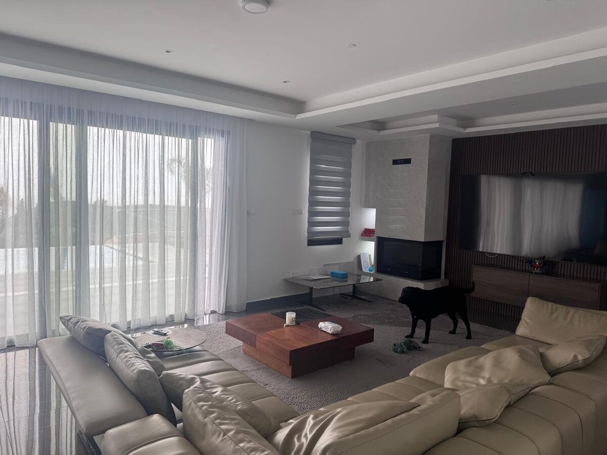 Villa with 4 bedrooms in pyrgos, Cyprus [ID: 0602-243438]