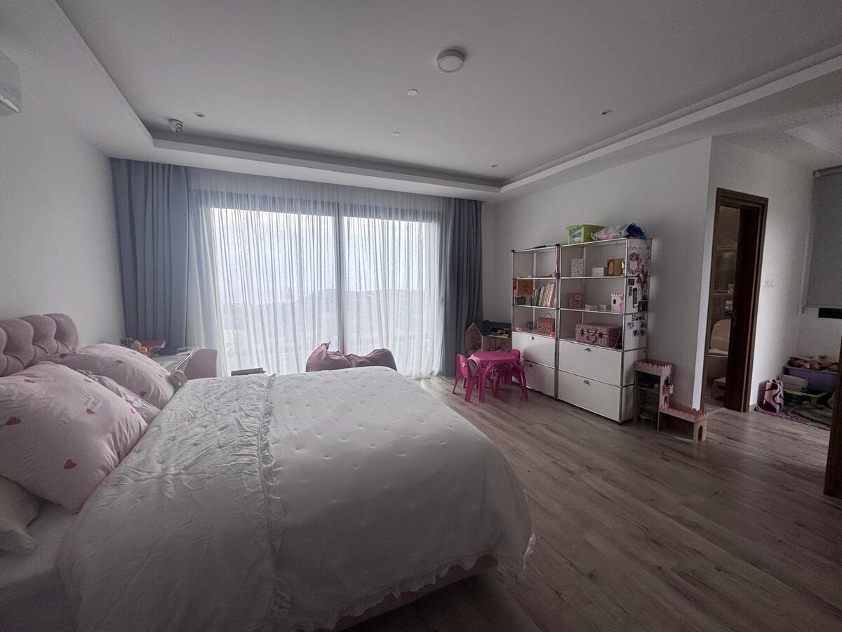 Villa with 4 bedrooms in pyrgos, Cyprus [ID: 0602-243438]