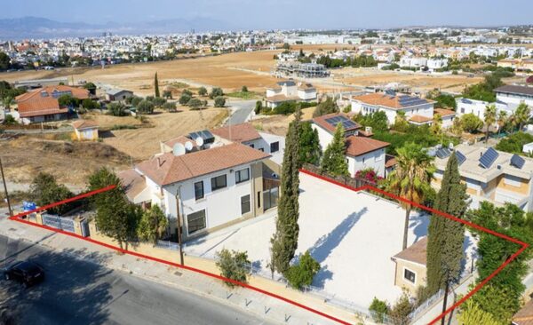 houses в strovolos, Кіпр, 372.00м²