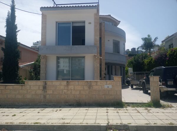 houses w agios-athanasios, Cypr