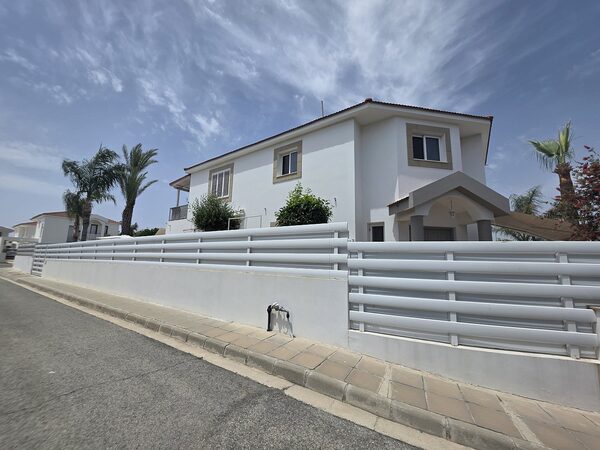 Villa in oroklini, Cyprus - image 40