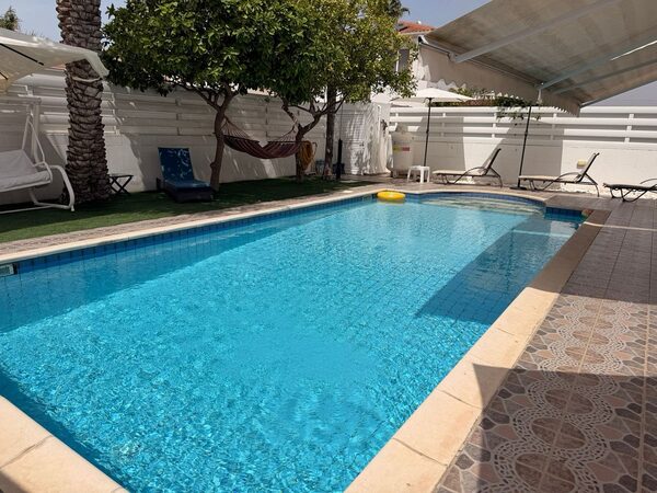 Villa in oroklini, Cyprus - image 3
