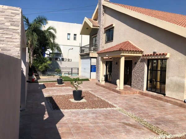 houses in agios-athanasios, Cyprus, 350.00m² - image 2
