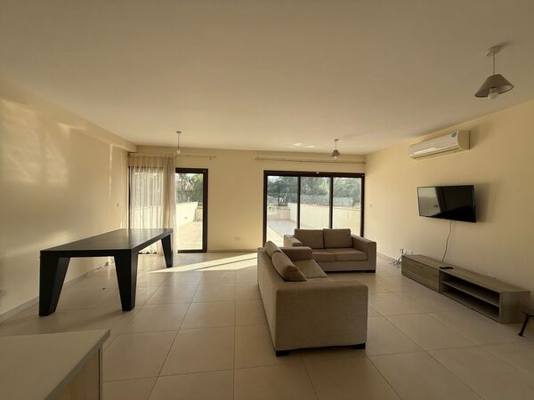 Townhouse in mouttagiaka-tourist-area, Cyprus, 111.00m²