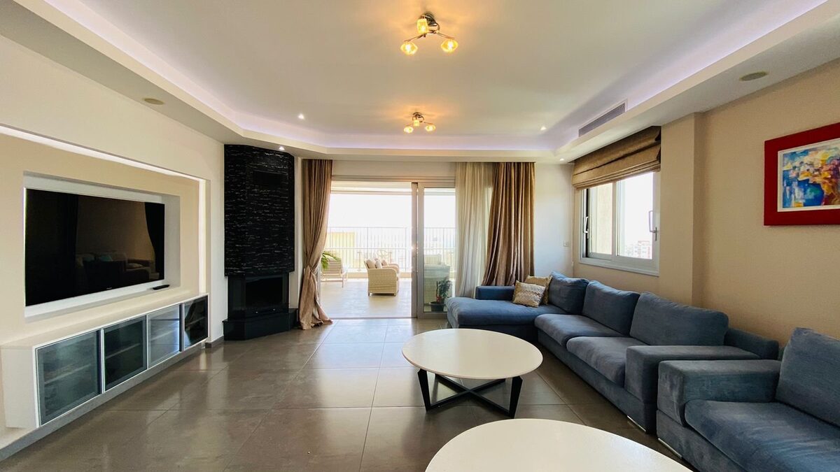 Penthouse with 4 bedrooms, 200.00m² in agios-tychon-tourist-area, Cyprus [ID: 0602-247521]
