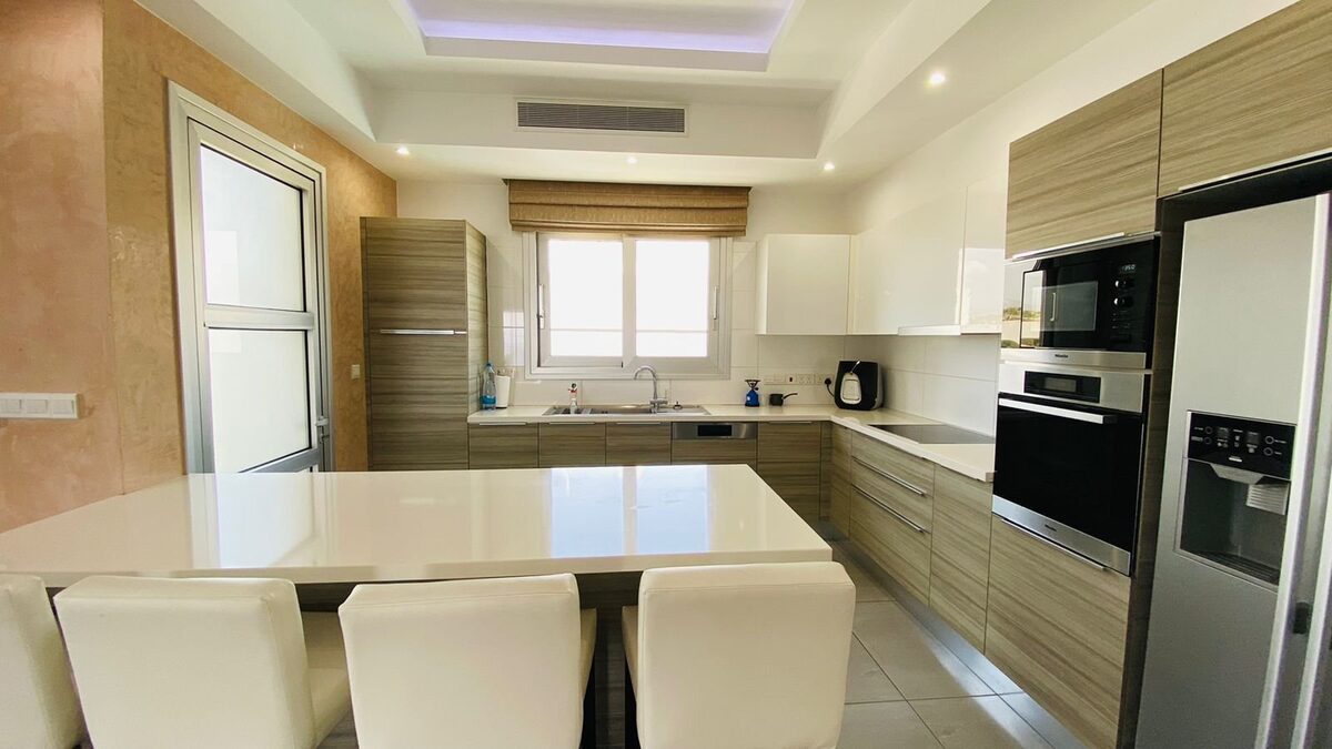 Penthouse with 4 bedrooms, 200.00m² in agios-tychon-tourist-area, Cyprus [ID: 0602-247521]