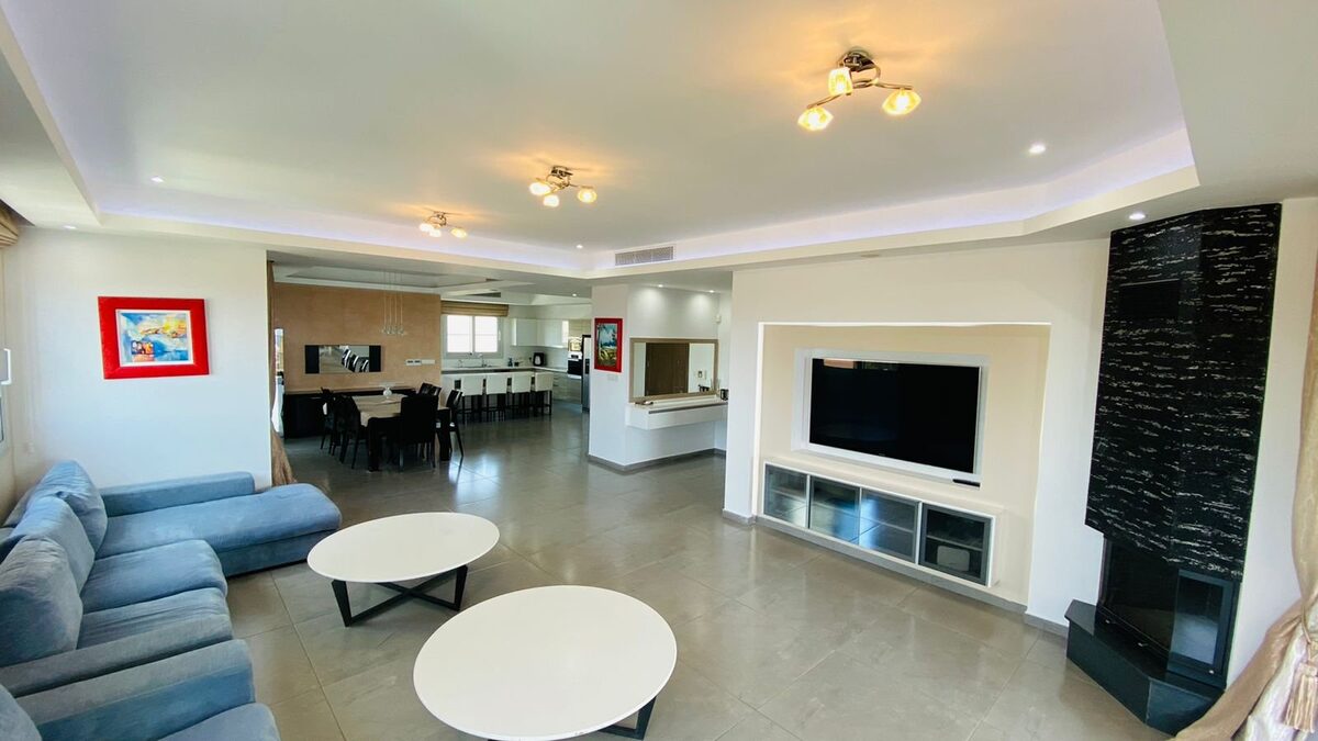 Penthouse with 4 bedrooms, 200.00m² in agios-tychon-tourist-area, Cyprus [ID: 0602-247521]