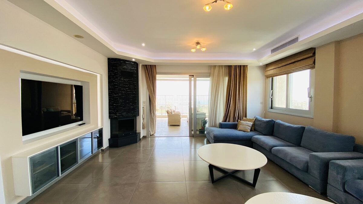 Penthouse with 4 bedrooms, 200.00m² in agios-tychon-tourist-area, Cyprus [ID: 0602-247521]