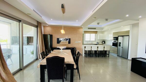 Penthouse w agios-tychon-tourist-area, Cypr, 200.00m² - obraz 4