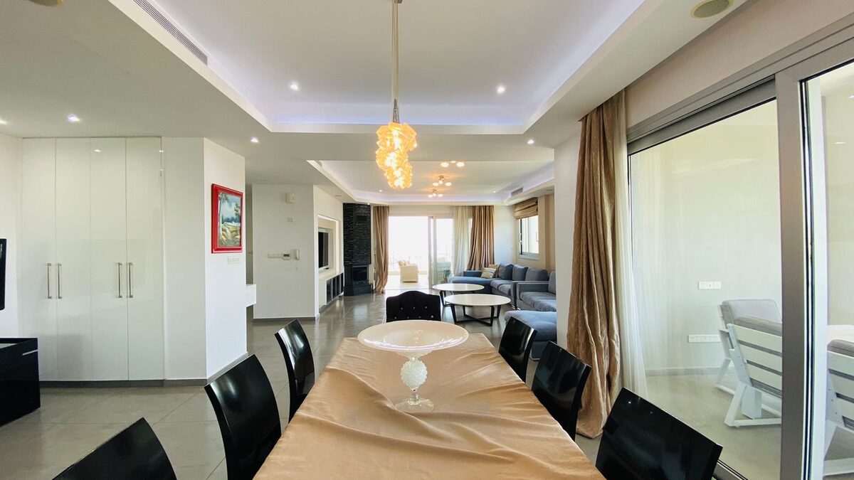 Penthouse with 4 bedrooms, 200.00m² in agios-tychon-tourist-area, Cyprus [ID: 0602-247521]