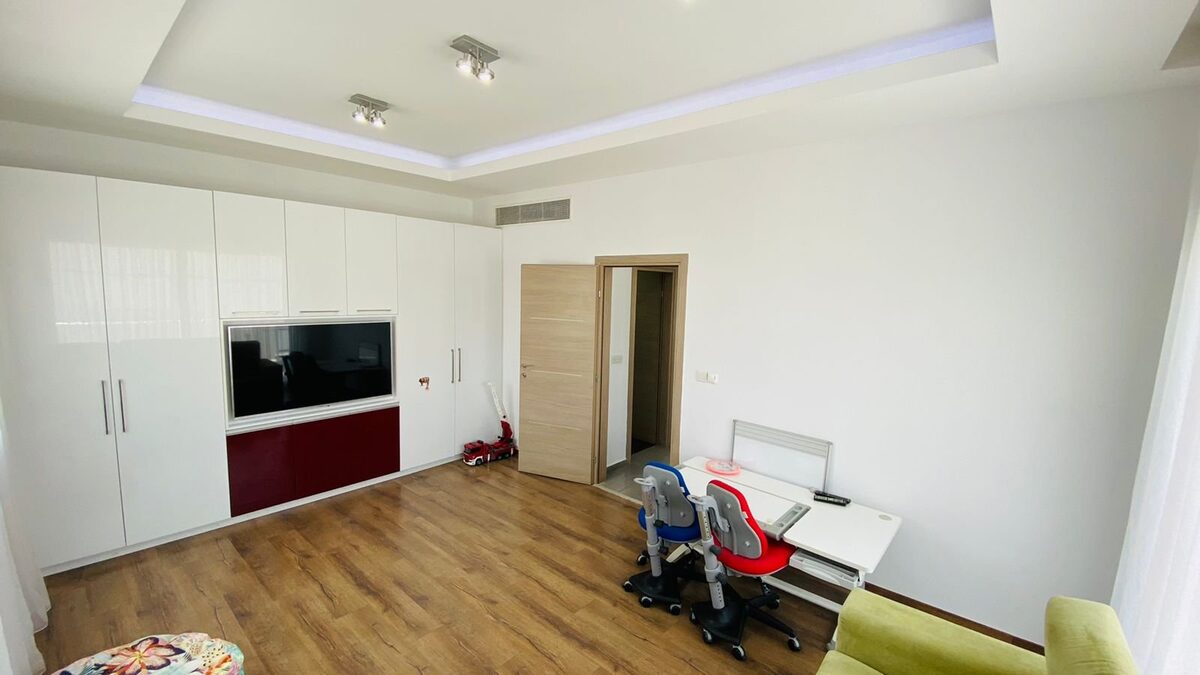 Penthouse with 4 bedrooms, 200.00m² in agios-tychon-tourist-area, Cyprus [ID: 0602-247521]