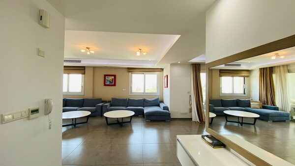 Penthouse w agios-tychon-tourist-area, Cypr, 200.00m² - obraz 2