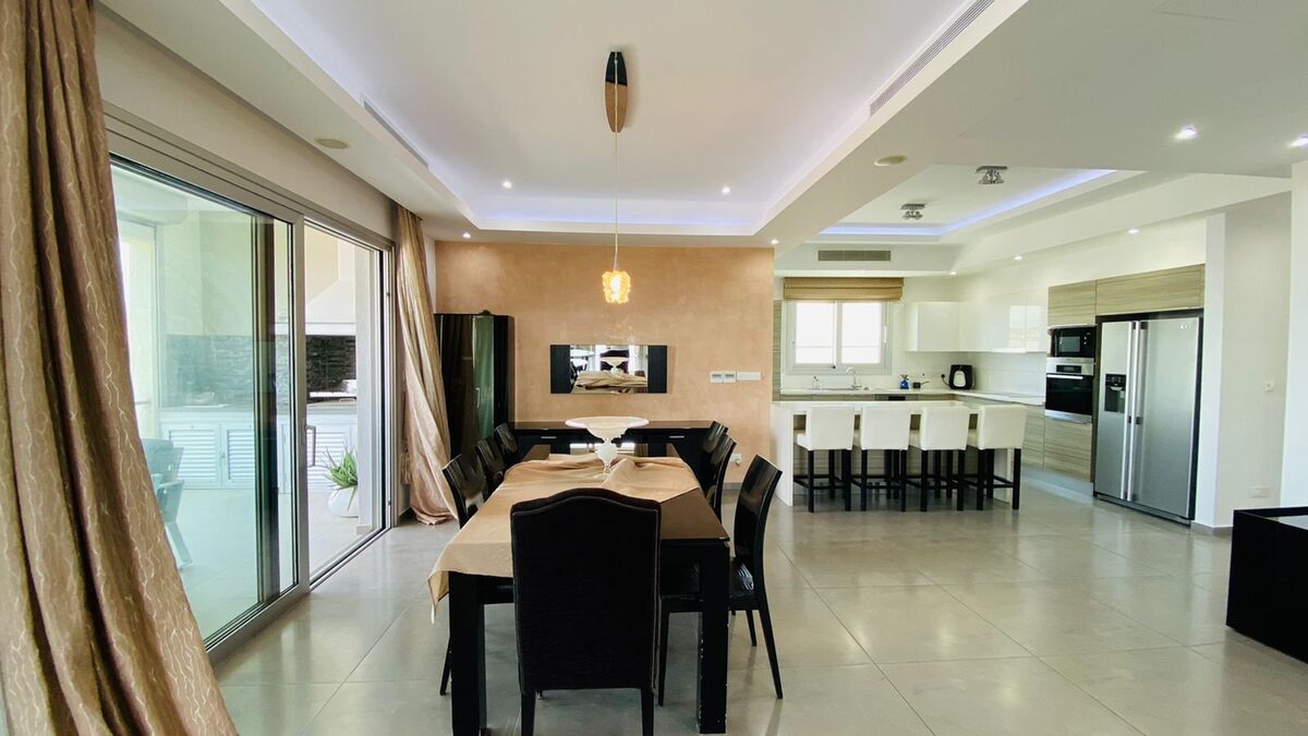 Penthouse with 4 bedrooms, 200.00m² in agios-tychon-tourist-area, Cyprus [ID: 0602-247521]