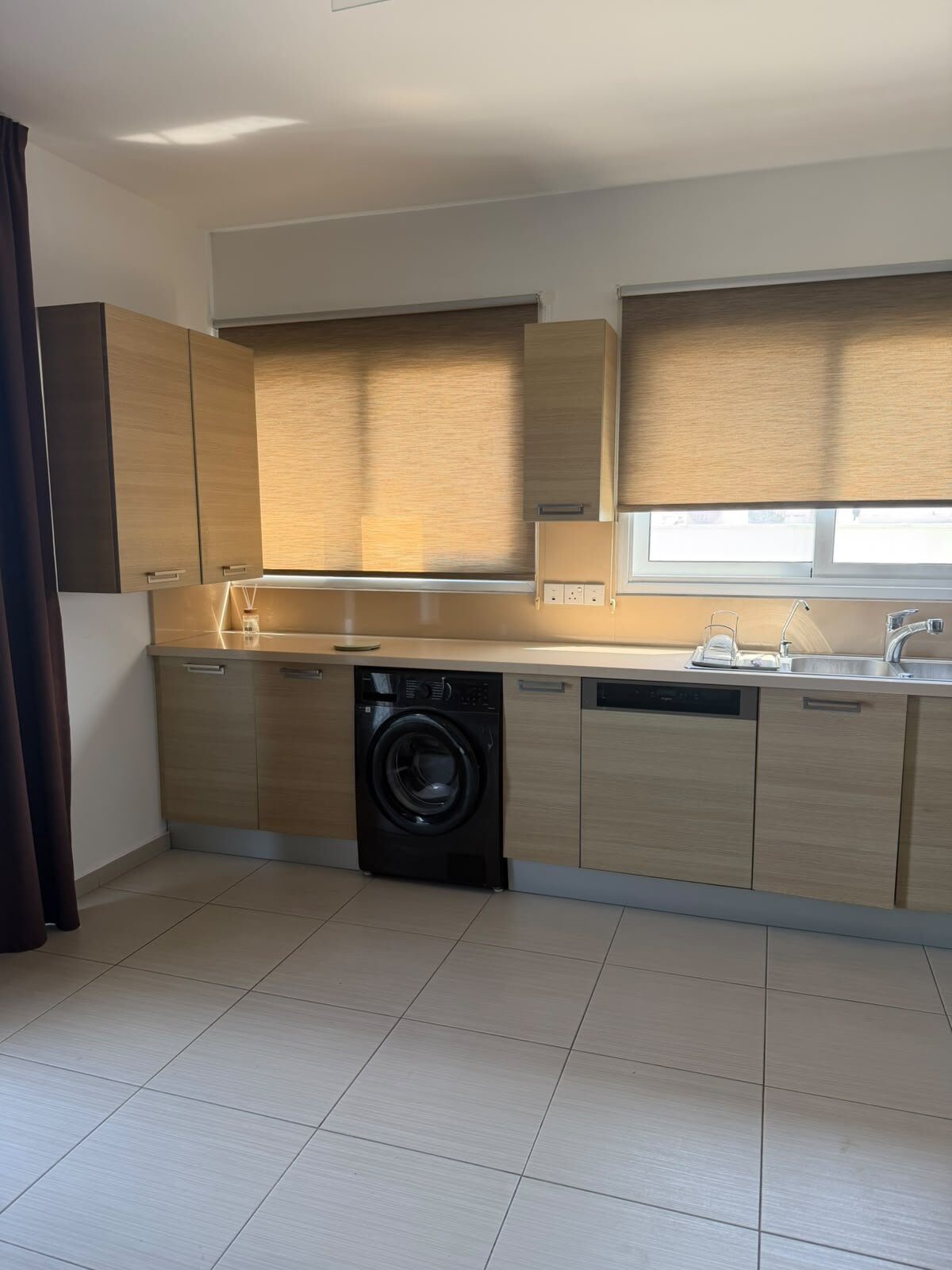 Квартира с 3 спальнями, 100.00м² в agios-athanasios, Кипр [ID: 0602-247770]