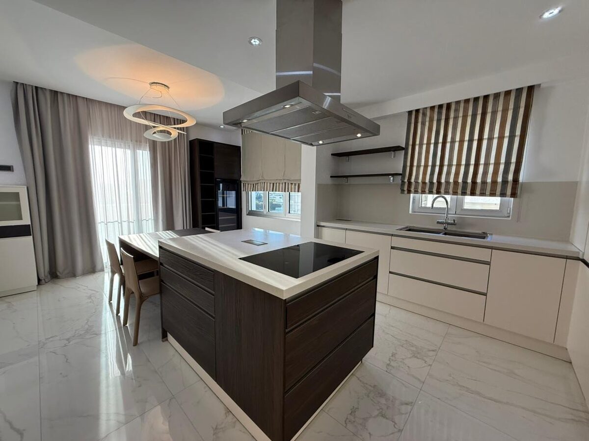 Penthouse with 6 bedrooms, 270.00m² in neapolis, Cyprus [ID: 0602-247885]