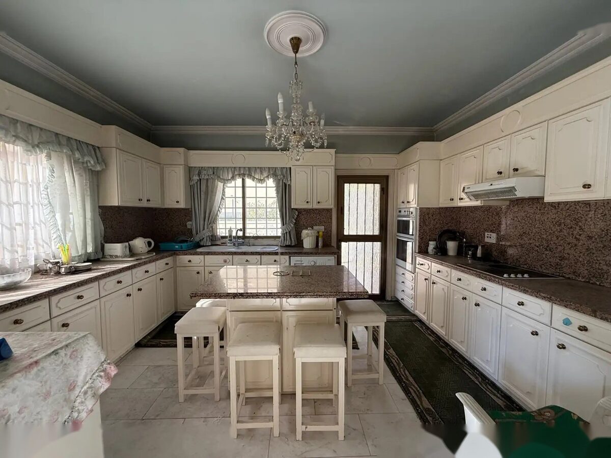 houses with 5 bedrooms in petrou-kai-pavlou, Cyprus [ID: 0602-247965]