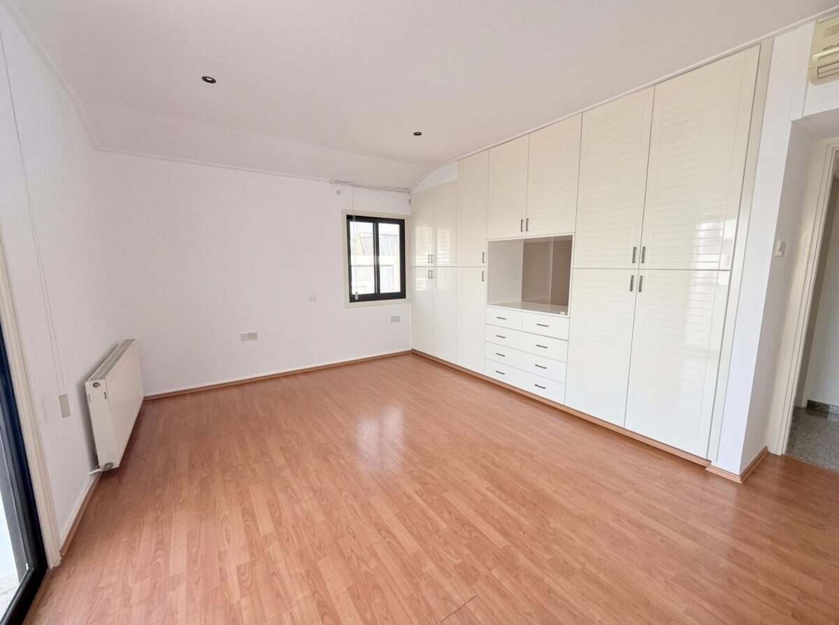 houses z 5 sypialniami, 360.00m² w polemidia-kato, Cypr [ID: 0602-248524]