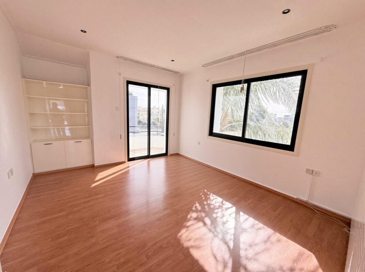 houses z 5 sypialniami, 360.00m² w polemidia-kato, Cypr [ID: 0602-248524]