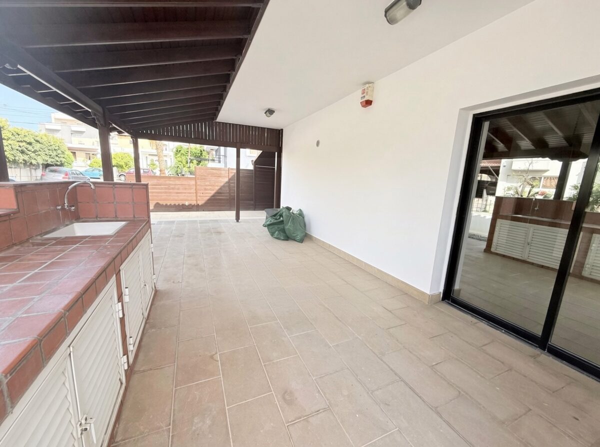 houses z 5 sypialniami, 360.00m² w polemidia-kato, Cypr [ID: 0602-248524]