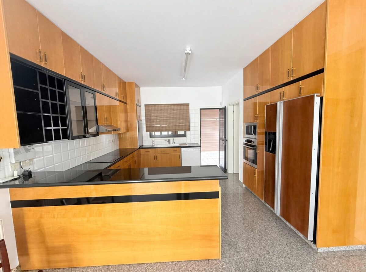 houses z 5 sypialniami, 360.00m² w polemidia-kato, Cypr [ID: 0602-248524]