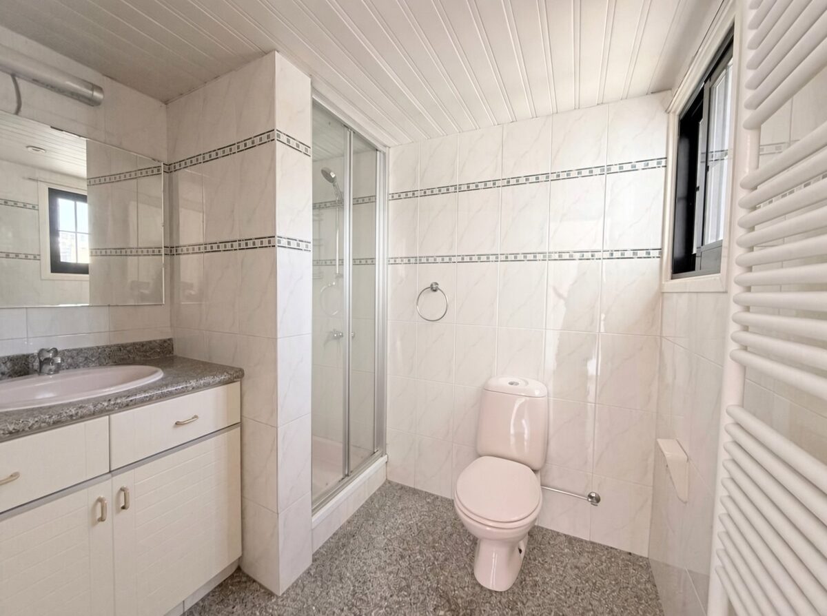 houses z 5 sypialniami, 360.00m² w polemidia-kato, Cypr [ID: 0602-248524]