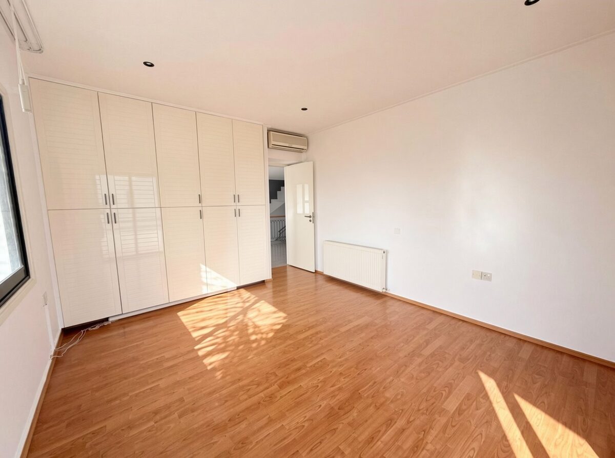 houses z 5 sypialniami, 360.00m² w polemidia-kato, Cypr [ID: 0602-248524]