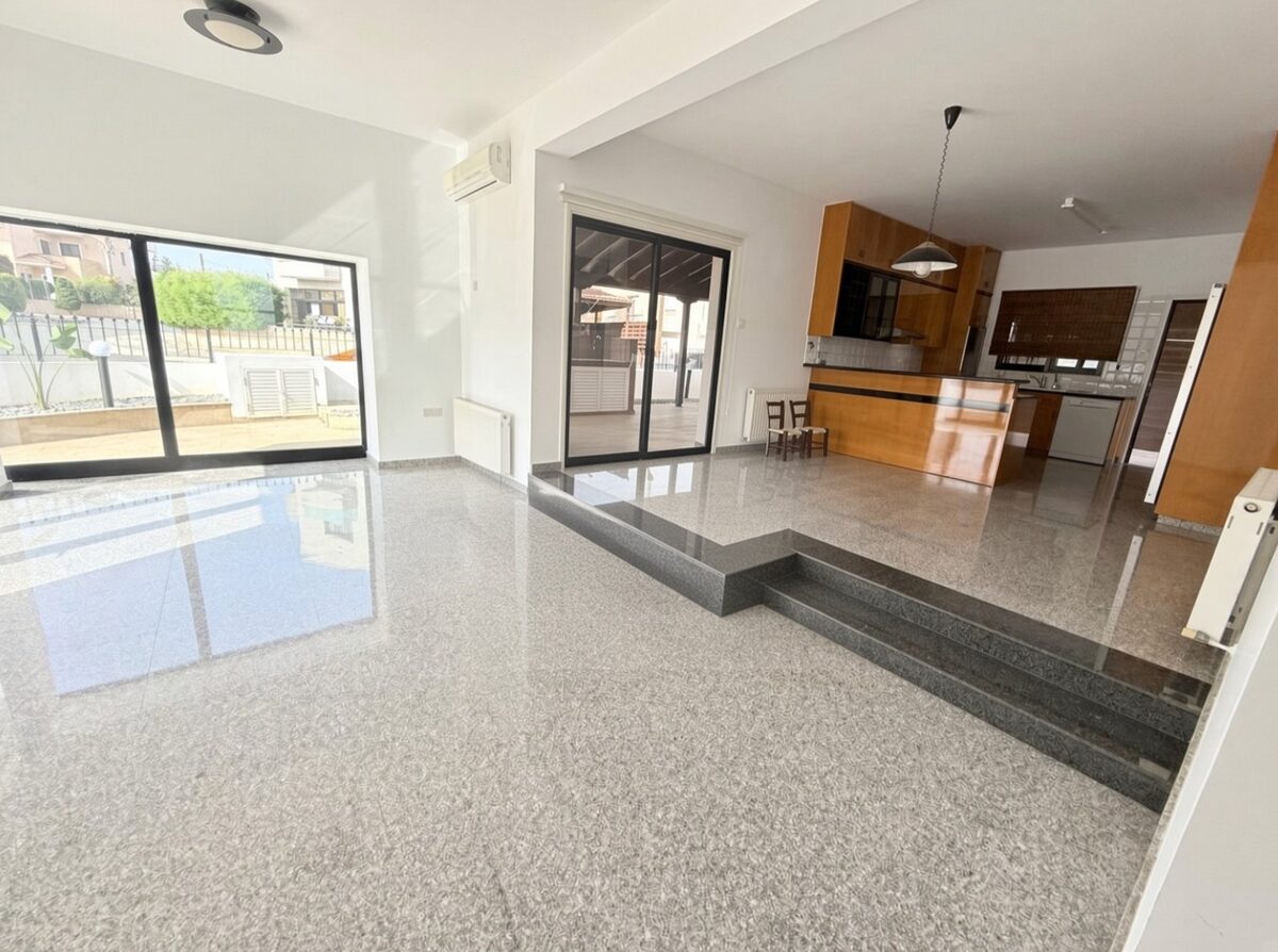 houses z 5 sypialniami, 360.00m² w polemidia-kato, Cypr [ID: 0602-248524]