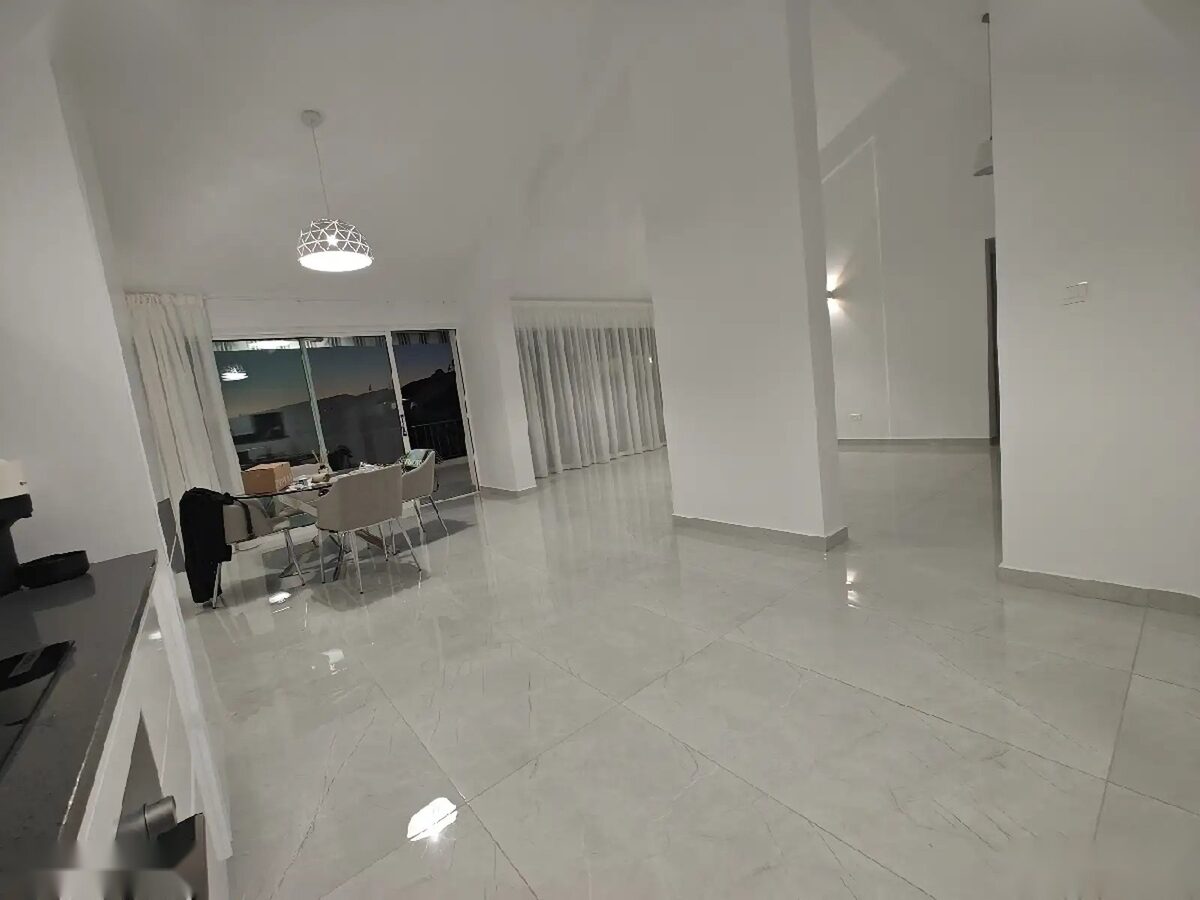 Penthouse with 3 bedrooms, 150.00m² in pyrgos-tourist-area, Cyprus [ID: 0602-248619]