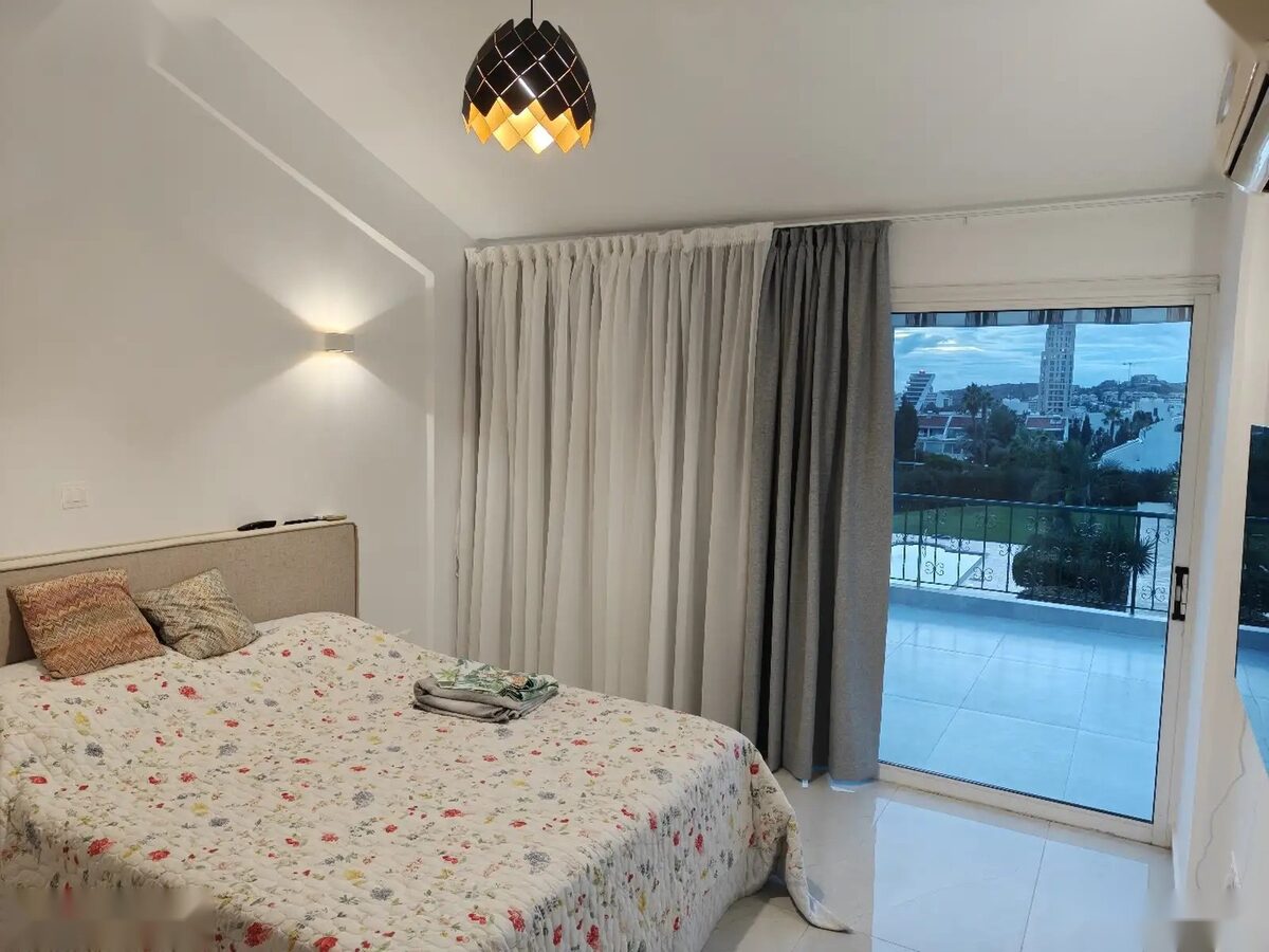 Penthouse with 3 bedrooms, 150.00m² in pyrgos-tourist-area, Cyprus [ID: 0602-248619]