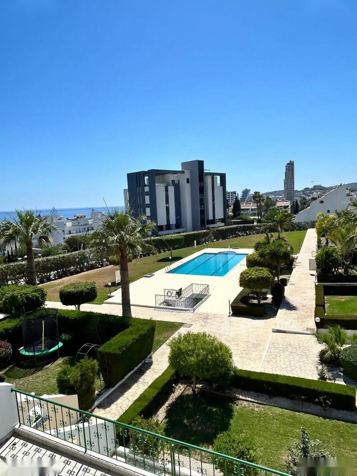 Penthouse with 3 bedrooms, 150.00m² in pyrgos-tourist-area, Cyprus [ID: 0602-248619]