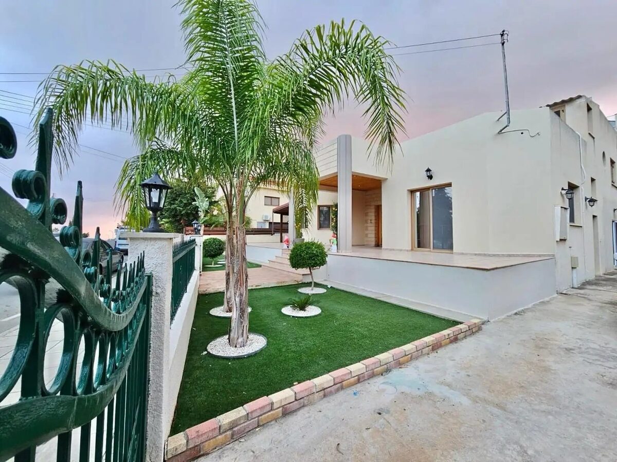 Villa with 4 bedrooms in episkopi, Cyprus [ID: 0602-248924]
