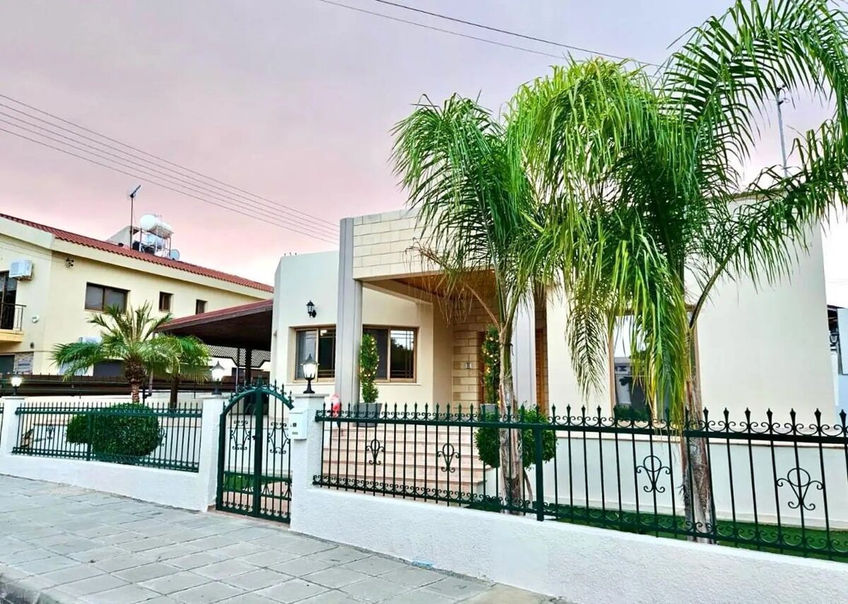 Villa with 4 bedrooms in episkopi, Cyprus [ID: 0602-248924]