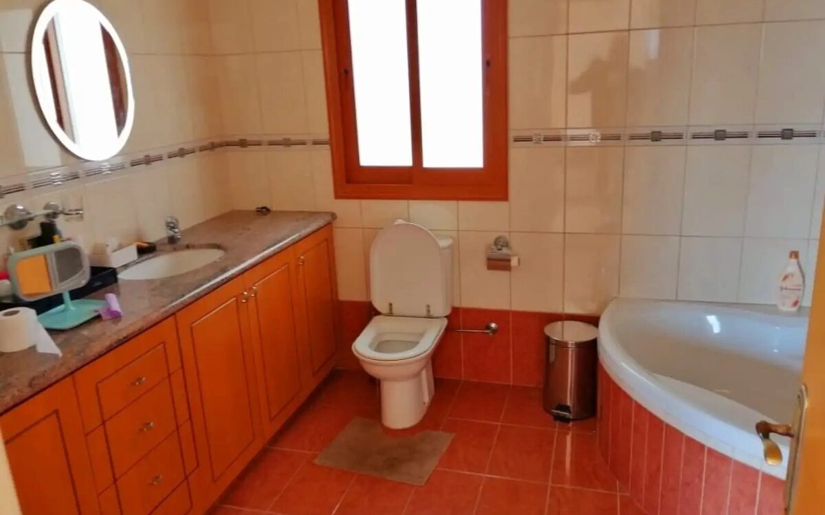 houses with 4 bedrooms in erimi, Cyprus [ID: 0602-248929]