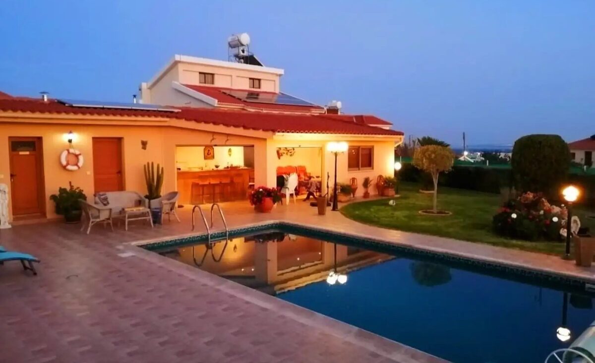 houses with 4 bedrooms in erimi, Cyprus [ID: 0602-248929]