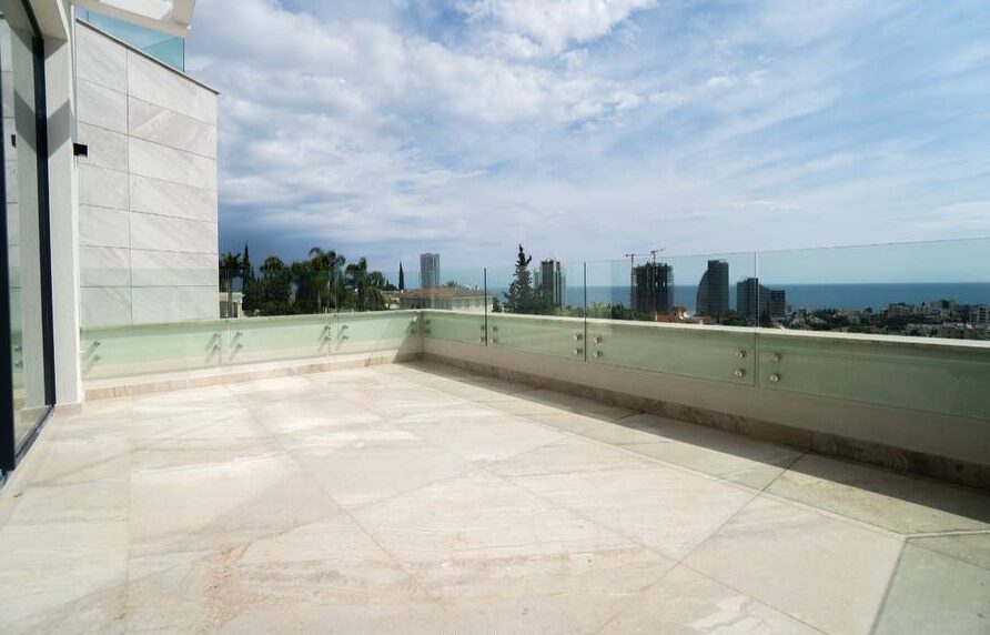 Вилла с 8 спальнями, 571.00м² в mouttagiaka, Кипр [ID: 0602-248962]