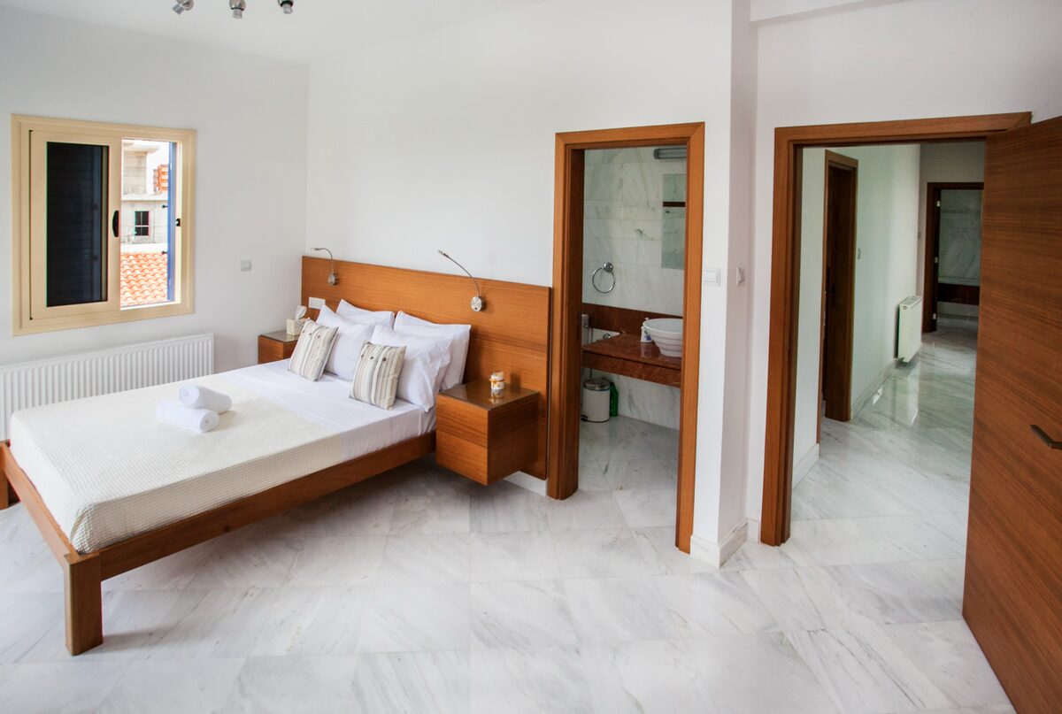 Villa with 4 bedrooms, 300.00m² in pegeia, Cyprus [ID: 0602-249018]