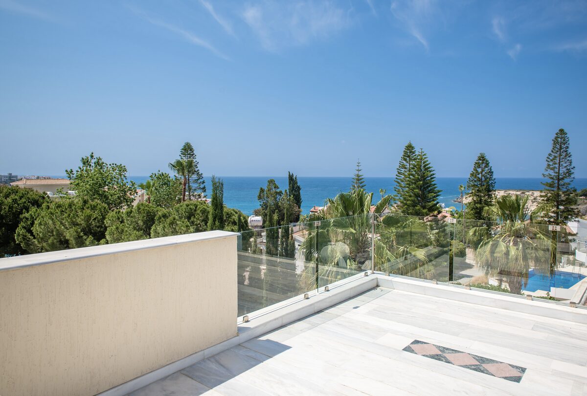 Villa with 4 bedrooms, 300.00m² in pegeia, Cyprus [ID: 0602-249018]