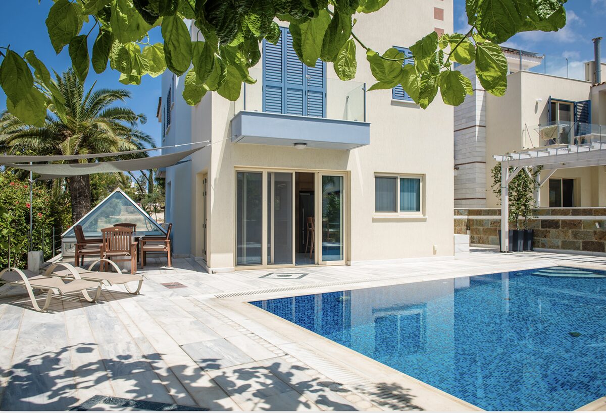 Villa with 4 bedrooms, 300.00m² in pegeia, Cyprus [ID: 0602-249018]