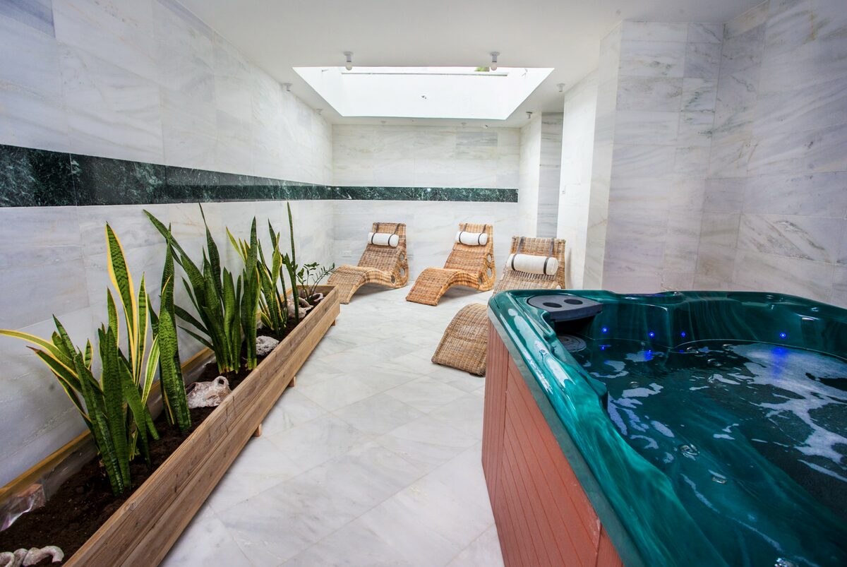 Villa with 4 bedrooms, 300.00m² in pegeia, Cyprus [ID: 0602-249018]