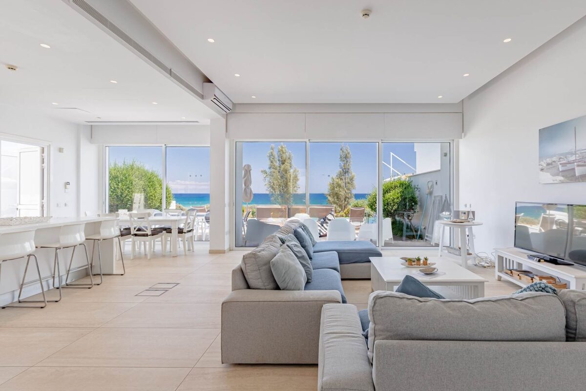 Villa with 4 bedrooms in agia-triada, Cyprus [ID: 0602-249102]