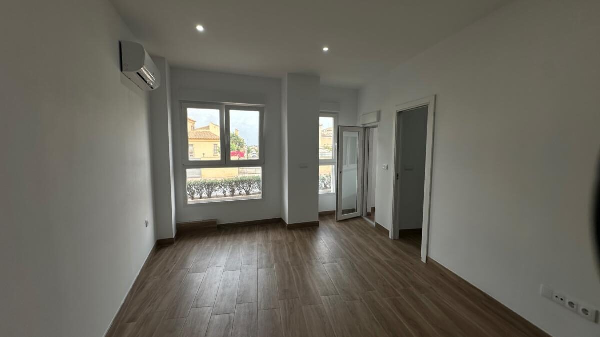 Апартаменти з 1 спальнею, 70м² в Торрев'єха, Іспанія [ID: 0152-637025]