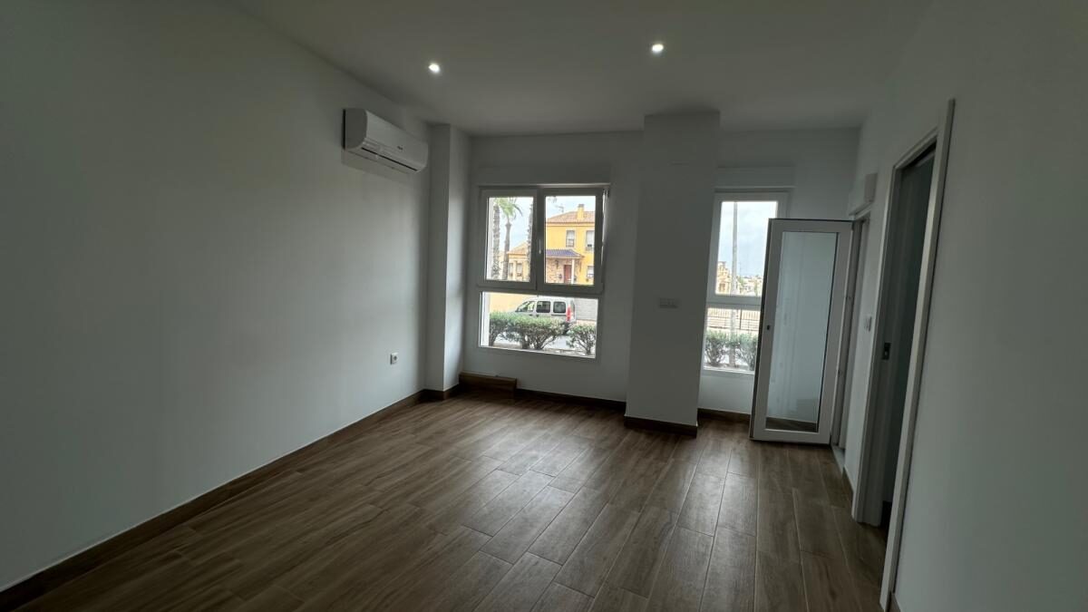 Апартаменти з 1 спальнею, 70м² в Торрев'єха, Іспанія [ID: 0152-637025]