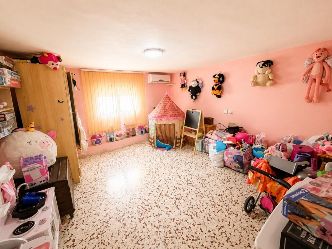 Willa z 5 sypialniami, 200m² w Torrevieja, Hiszpania [ID: 0152-635686]