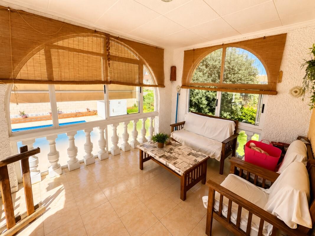 Willa z 5 sypialniami, 200m² w Torrevieja, Hiszpania [ID: 0152-635686]
