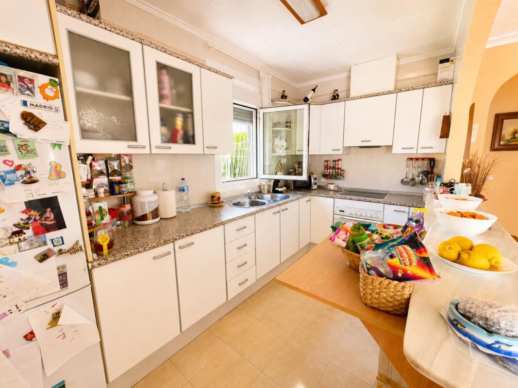 Willa z 5 sypialniami, 200m² w Torrevieja, Hiszpania [ID: 0152-635686]
