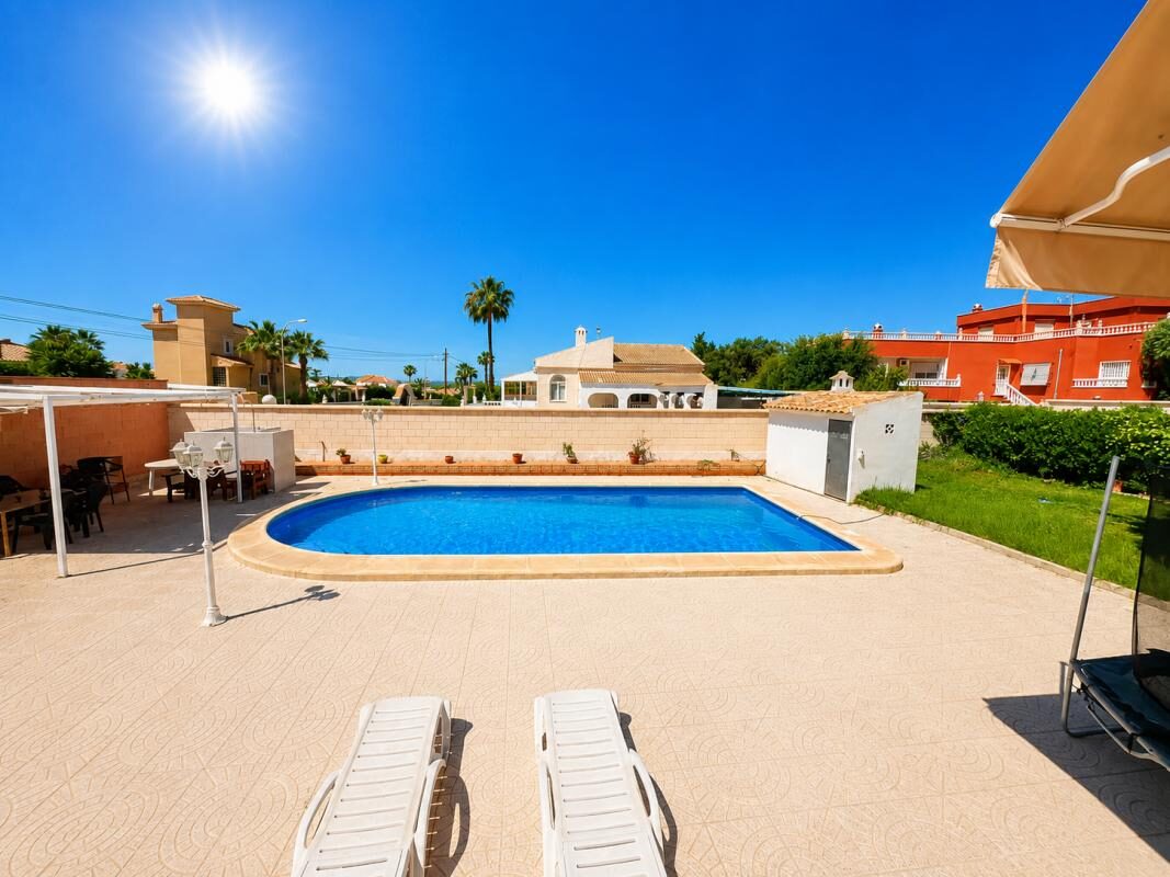 Willa z 5 sypialniami, 200m² w Torrevieja, Hiszpania [ID: 0152-635686]