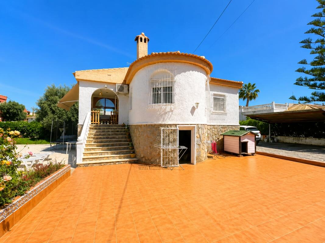Willa z 5 sypialniami, 200m² w Torrevieja, Hiszpania [ID: 0152-635686]
