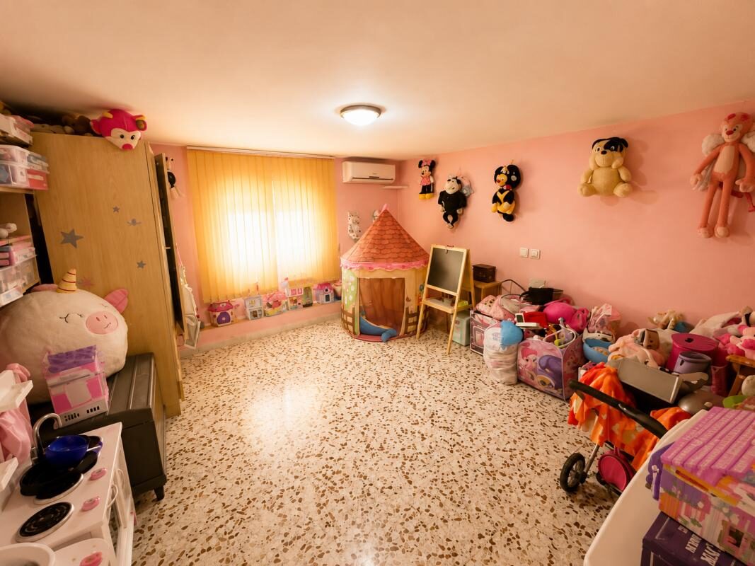 Willa z 5 sypialniami, 200m² w Torrevieja, Hiszpania [ID: 0152-635686]